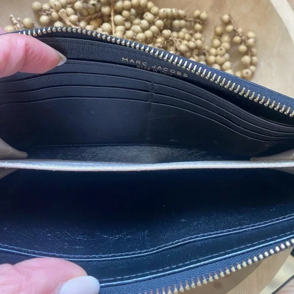 Authentic Rare Marc Jacobs Black/Gold Continental Wallet with Shoulder Strap - Picture 10 of 14